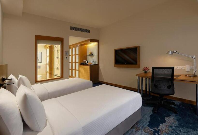 Номер Superior, Novotel Hyderabad Convention Centre