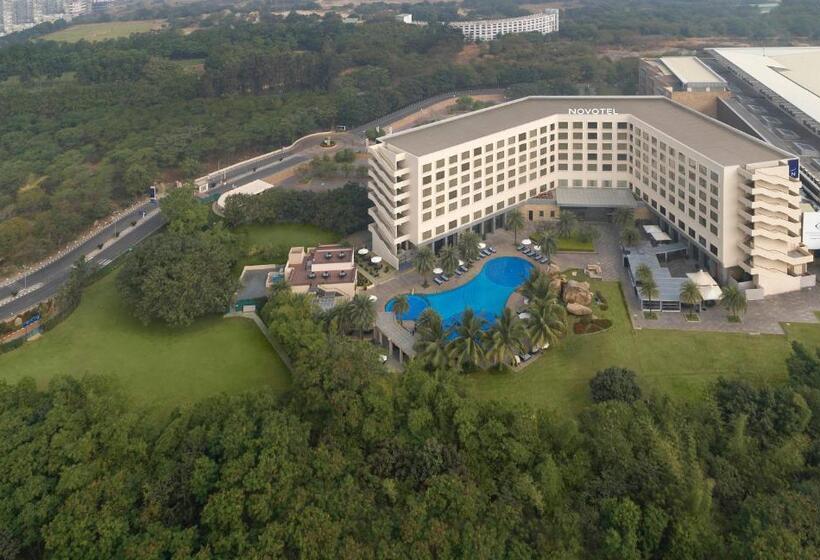 Номер Superior, Novotel Hyderabad Convention Centre