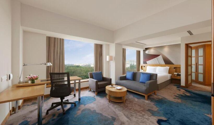 Полулюкс Кровать Квин, Novotel Hyderabad Convention Centre