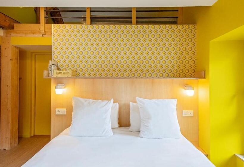 Четырехместный Номер Стандарт, Cosmiques Hotel   Centre Chamonix