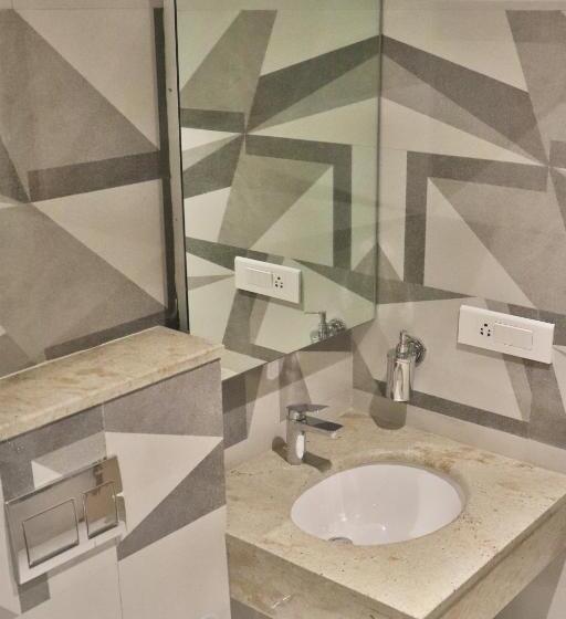 اتاق لوکس, The Blue Jay Hostel
