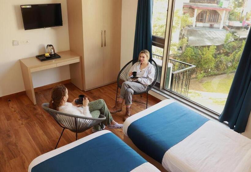اتاق لوکس, The Blue Jay Hostel