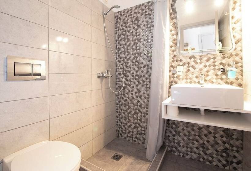 Triple Room Sea View, Froudi Rooms