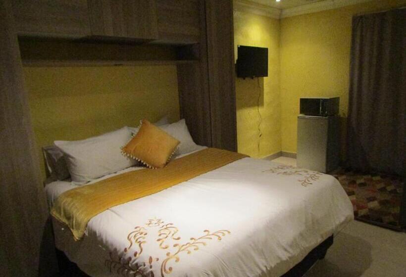 Quarto Standard Cama King, Phomolong Guest House Soweto