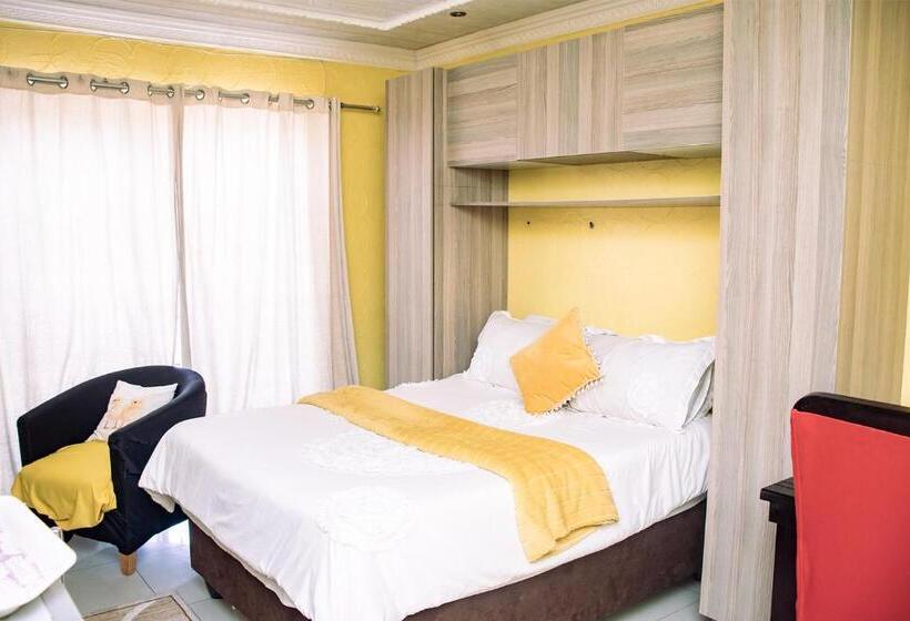 Quarto Standard Cama King, Phomolong Guest House Soweto