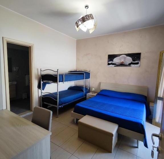 اتاق استاندارد چهارنفره با بالکن, Albergo Primavera
