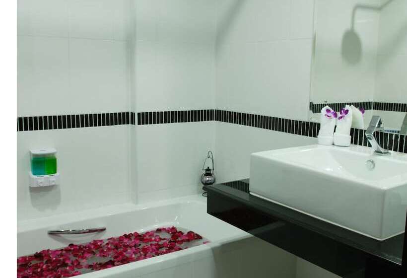 수피리어 룸, First Residence