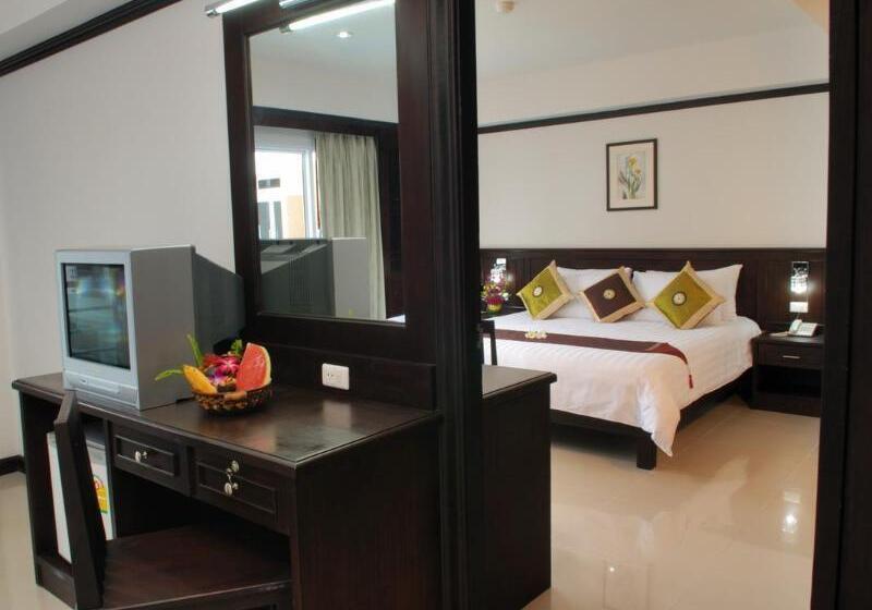 패밀리 룸, First Residence