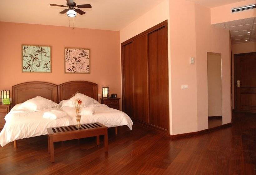 Номер Стандарт Трехместный, Wellness Marbella Hills