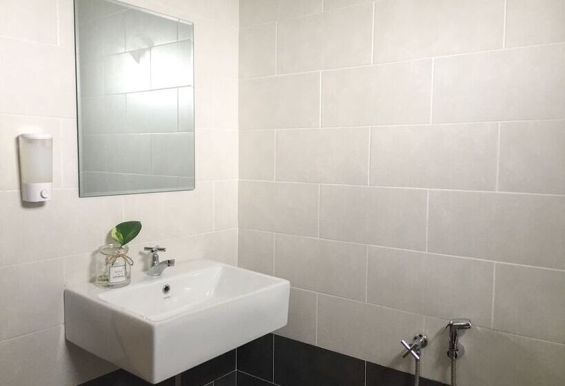 Семейный Номер, Square Inn