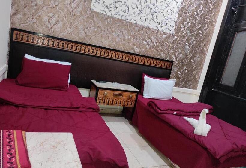 اتاق استاندارد, One Season Hostel