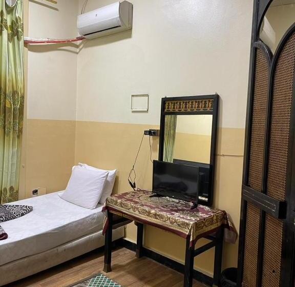 اتاق استاندارد, One Season Hostel