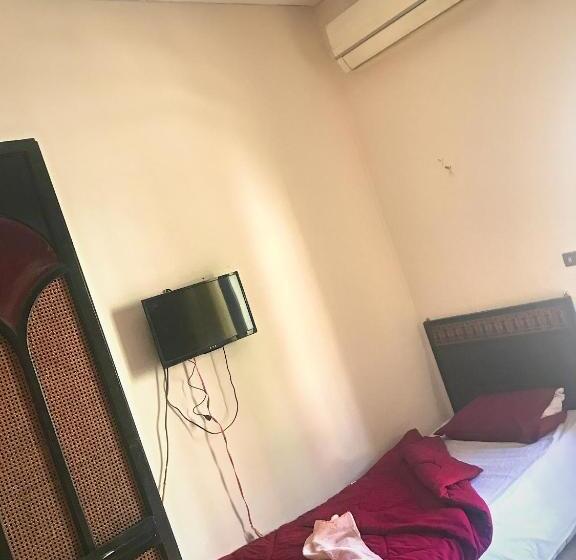 اتاق استاندارد یک نفره, One Season Hostel