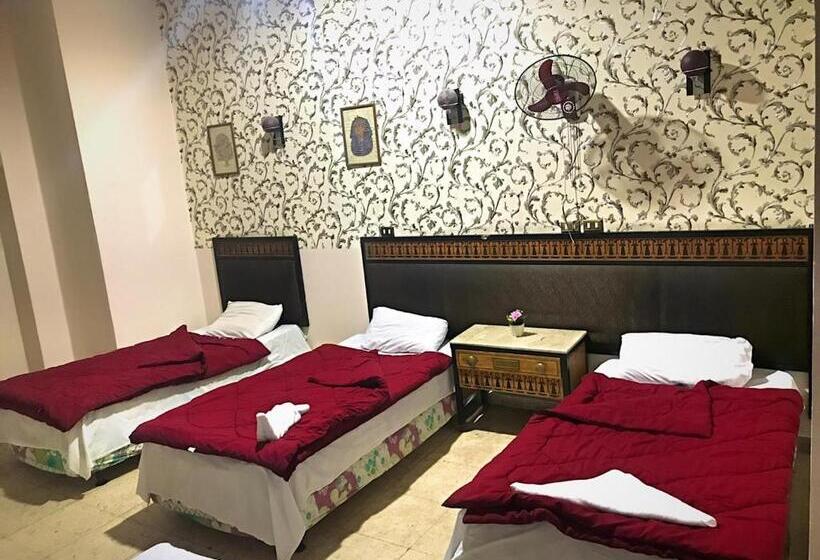 اتاق استاندارد سه نفره, One Season Hostel
