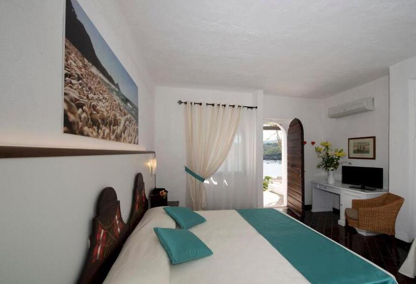اتاق سوپریور با چشم‌انداز دریا, Cala Di Mola