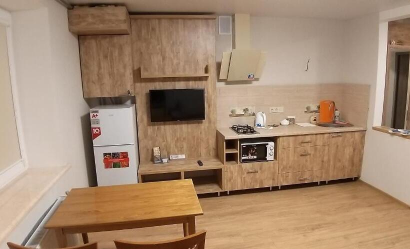 חדר דלוקס לארבעה, Molex Apartments 3