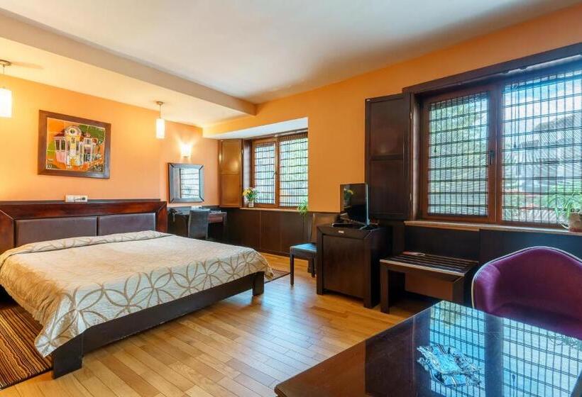 استودیوی لوکس, Ego   Free Parking   Top Central Location
