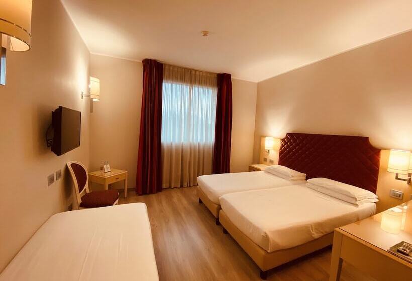 Семейный Номер, Just Hotel Lomazzo Fiera