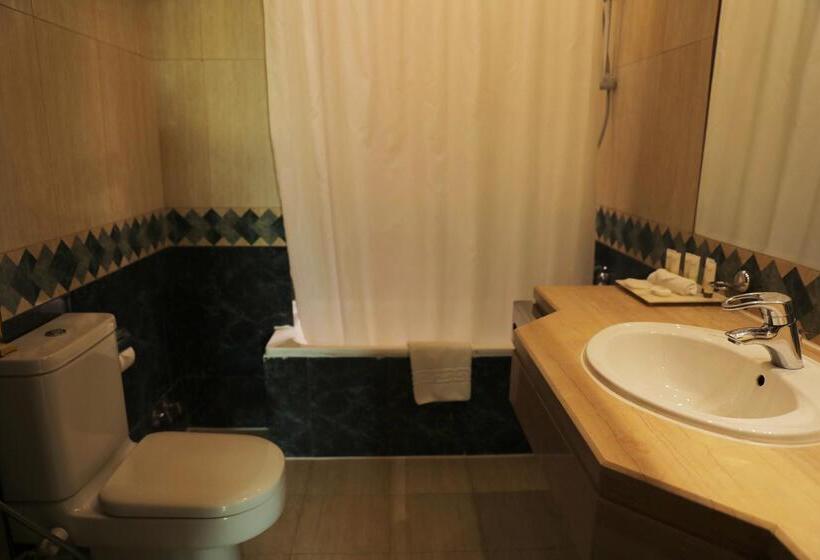 اتاق استاندارد, Triumph Plaza