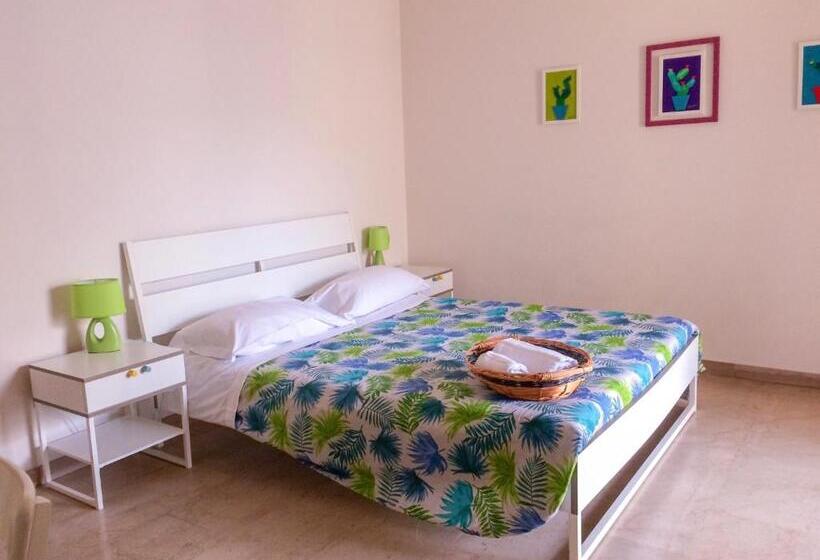 اتاق استاندارد با سرویس بهداشتی مشترک, Your Room In Catania