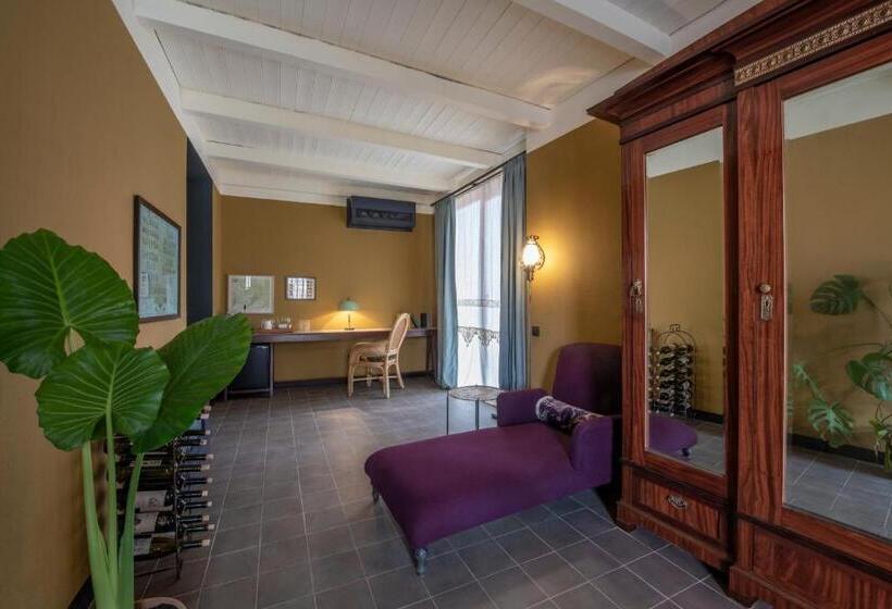 스탠다드 스튜디오 킹침대, Communal Hotel Telavi