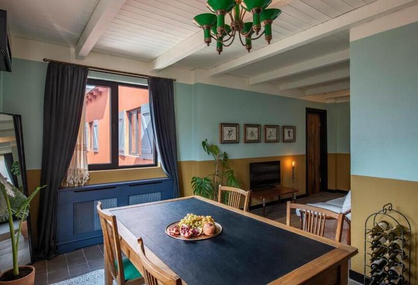 풀장 전망 스위트, Communal Hotel Telavi