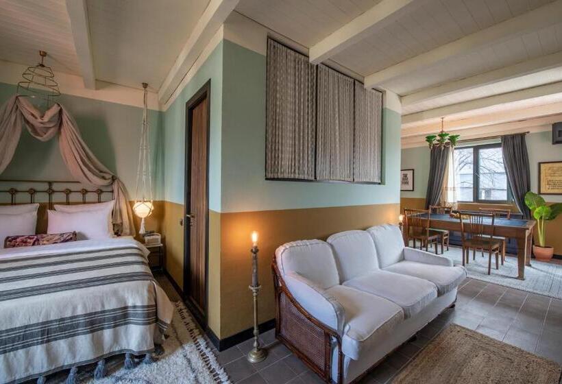 풀장 전망 스위트, Communal Hotel Telavi