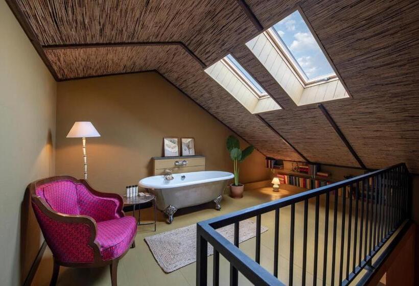 자쿠지 스위트, Communal Hotel Telavi
