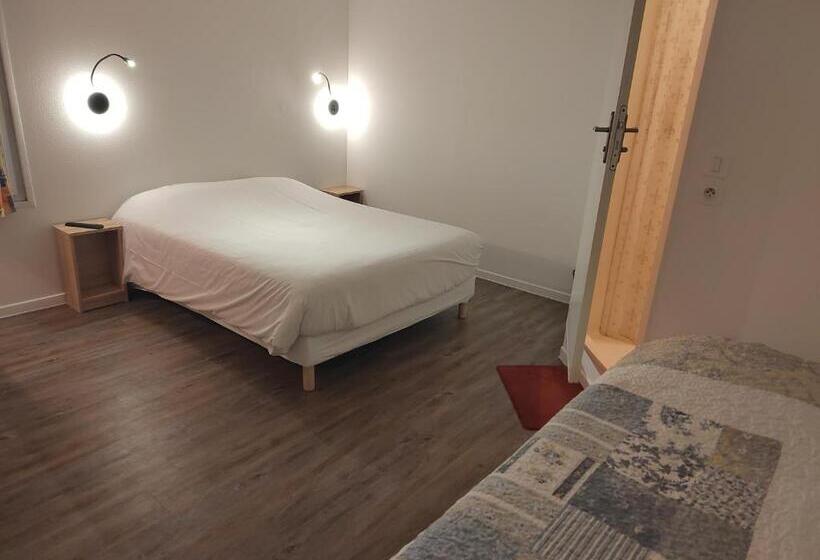 Номер Стандарт Трехместный, Fasthotel Paris Ouest Bouafle
