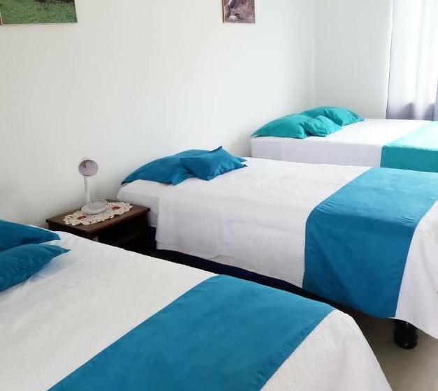 Четырехместный Номер Стандарт, Hostal Los Flamencos