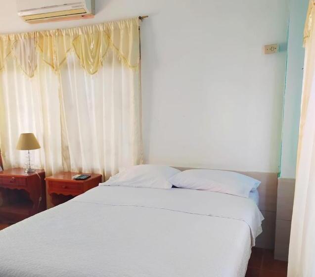 Номер Стандарт, Hostal Los Flamencos