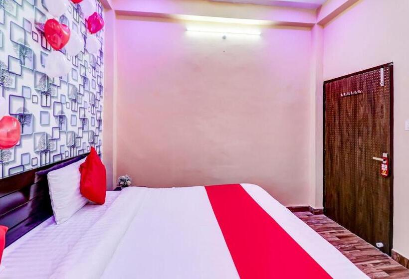 חדר דלוקס, Oyo 77242 R K Residency Sgpgi