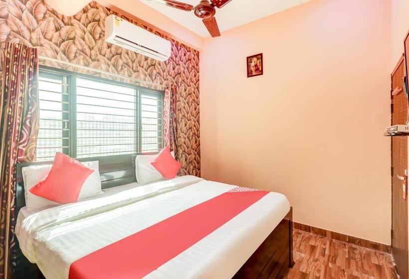 디럭스 룸, Oyo 77242 R K Residency Sgpgi