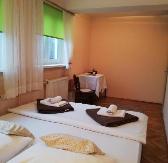 带共用浴室的标准房间, Guesthouse Arnika