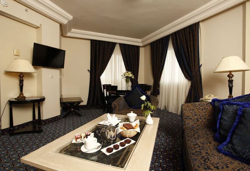 سوییت جونیور, Regency Tunis
