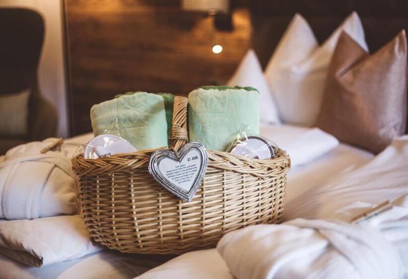 Люкс 2 Спальни, Naturhotel Edelweiss Wagrain