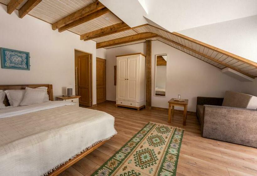 اتاق استاندارد سه نفره, Casa Cu Prispa