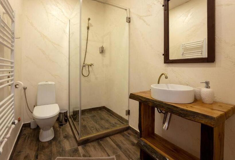اتاق استاندارد سه نفره, Casa Cu Prispa