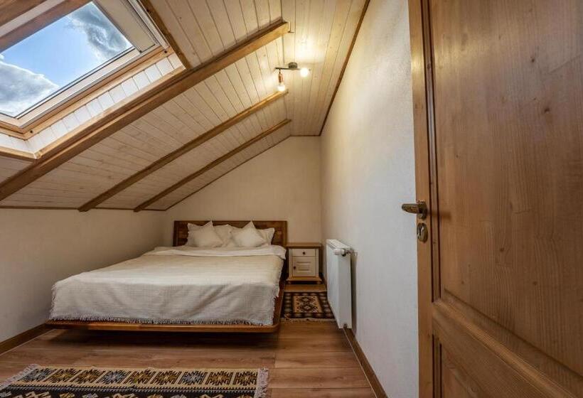 سوییت خانوادگی, Casa Cu Prispa