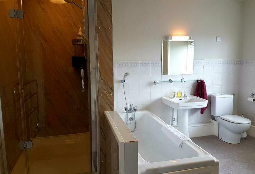 اتاق لوکس با چشم‌انداز باغ, Upper Buckton B&b