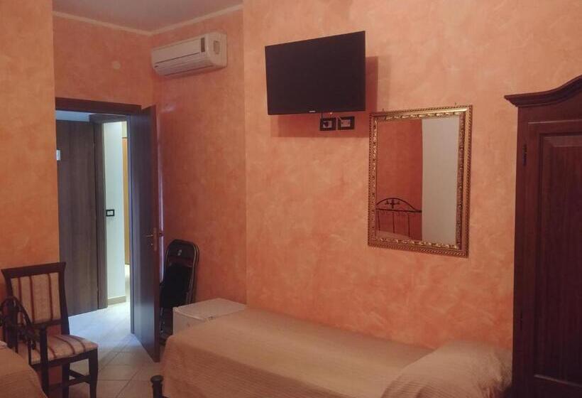 Номер Стандарт Трехместный, Paradise House