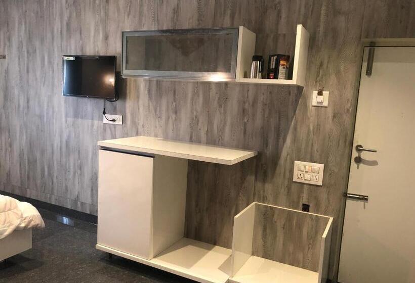 Студио Стандарт Кровать Кинг, C M Hotel New