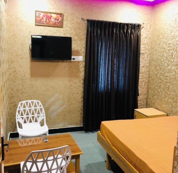 Номер Deluxe, C M Hotel New