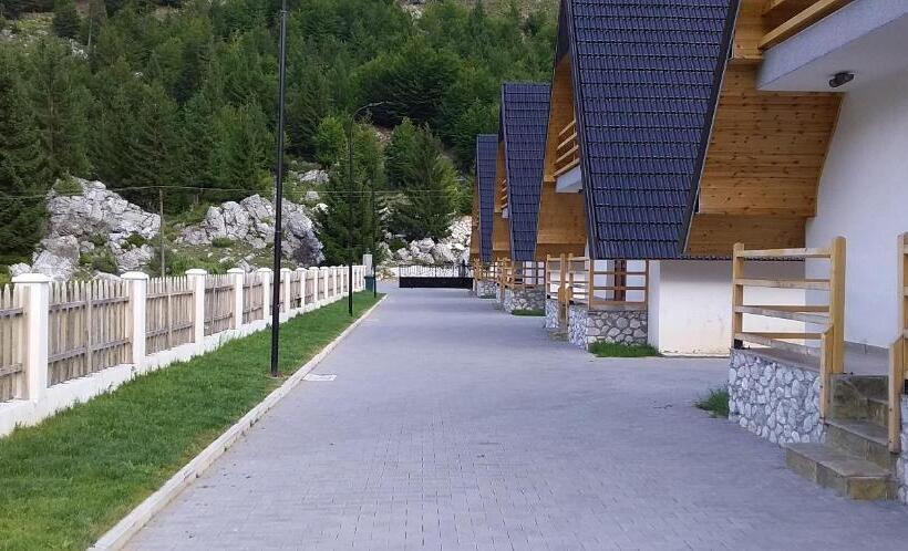 Четырехместный Номер Стандарт, Bujtinat E Lugines Valbone
