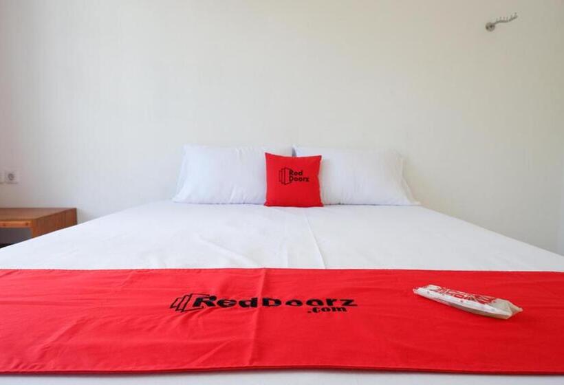 디럭스 룸, Reddoorz Plus Near Ums Solo