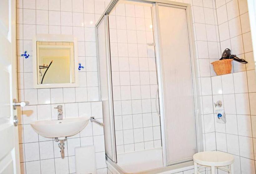 Апартаменты 1 Спальня с Балконом, Ferienwohnungen Mit Seeblick Und Sauna