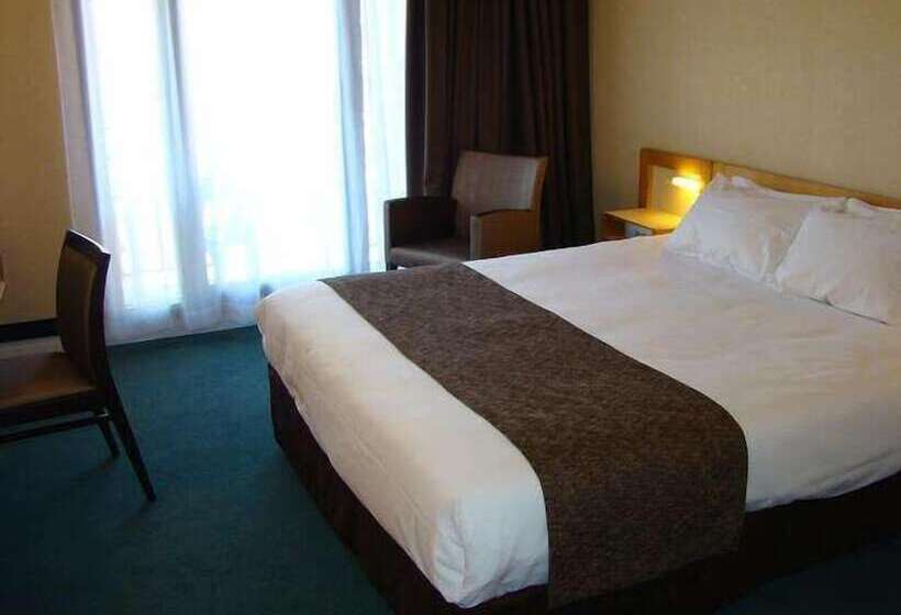 اتاق استاندارد یک نفره, Brit Hotel Du Lac