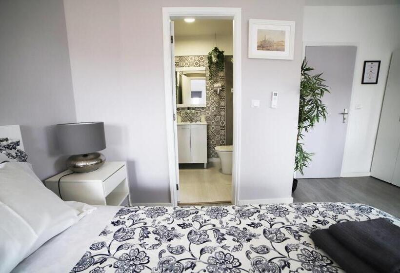 Quarto Quádruplo Clássico, Guest House Triunfo