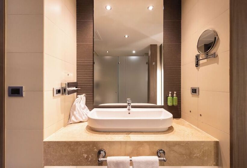 带2个双人床的标准工作室, Holiday Inn Santiago   Airport Terminal, An Ihg