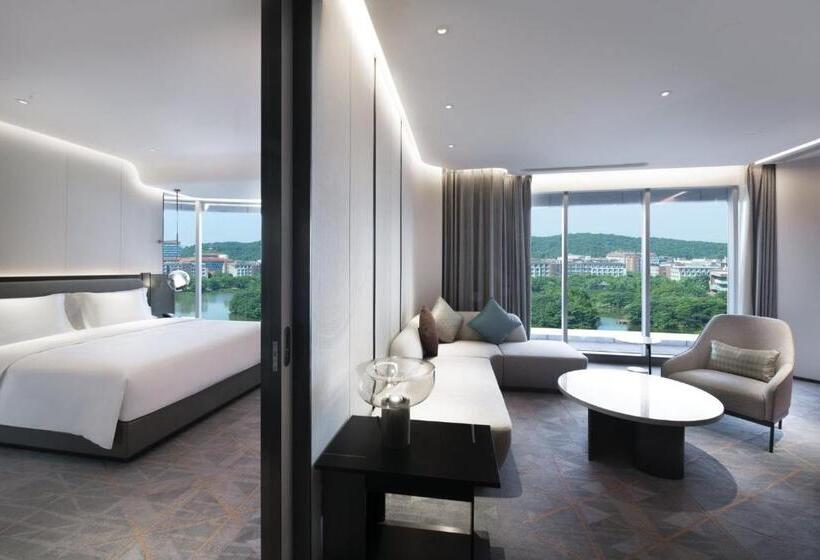 Люкс, Crowne Plaza Wuhan Optics Valley, An Ihg